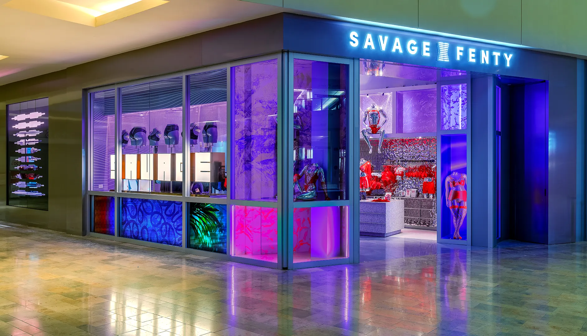 صورة لمتجر البيع بالتجزئة من نوع Savage x Fenty. صورة مقدمة بفضل <ا
      href="https://www.facebook.com/business/success/instagram/savage-x-fenty"
      target="_blank"
      rel="noopener noreferrer"
   >Savage x Fenty</a>.